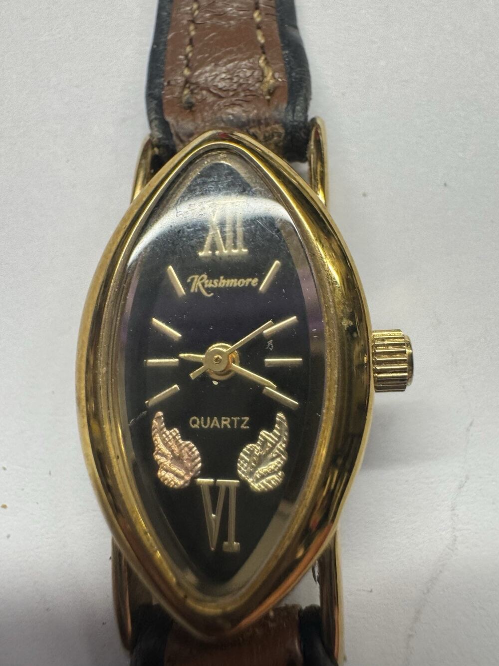 Black Hills Rushmore Women’s Watch 12K Gold Leaf Design. New Battery Installed